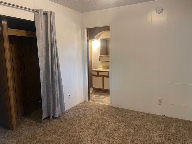 Photo - 3 Bedroom 2 Bath Single Wide Mobile in Lake Montezuma Contact Property Pros Property Management