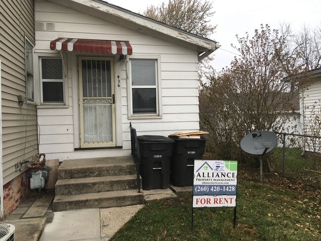 Building Photo - 1 BR Apt Near Fort Wayne Zoo