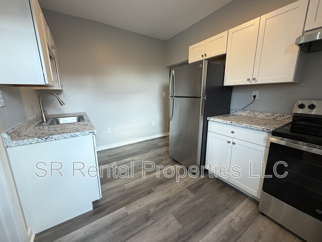 Building Photo - 243 S Main St Unit 8