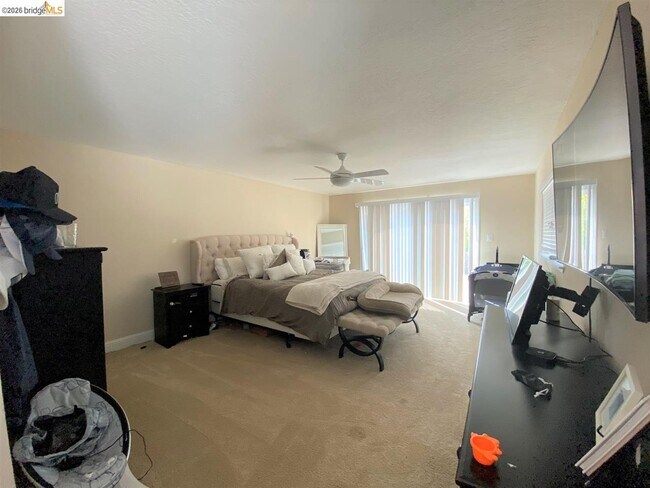 Photo - 235 Donegal Way