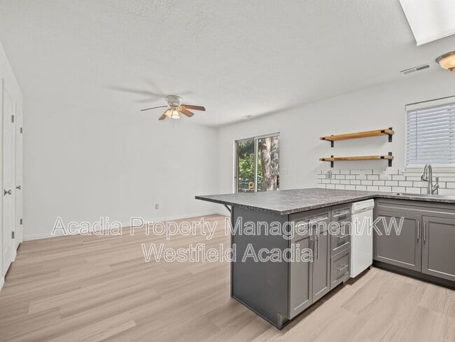 Photo - 945 S Freedom Blvd