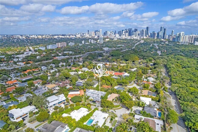 Photo - 290 Shore Dr E