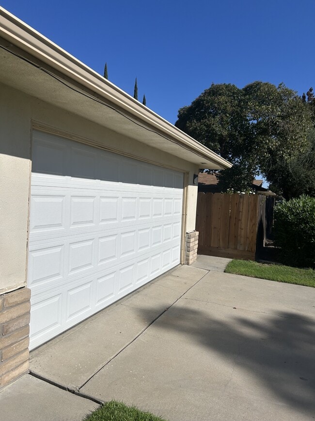 Photo - 3000 Keller St