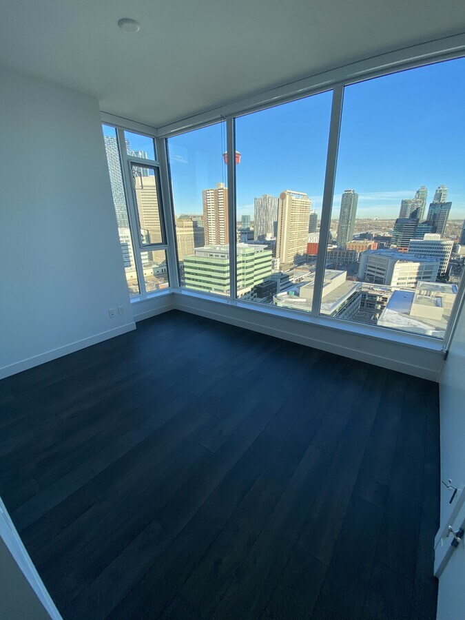 Photo - 310-2012 12 Ave SW