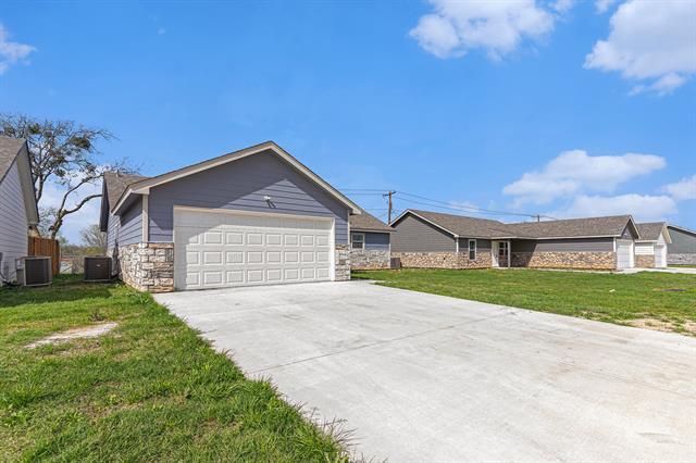 Photo - 417 S Cleburne Whitney Rd