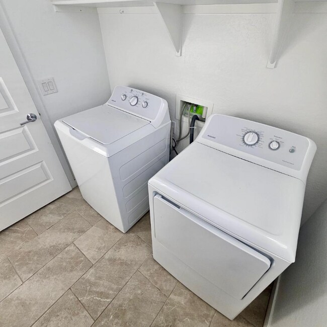 Photo - 1660 W Paseo Way