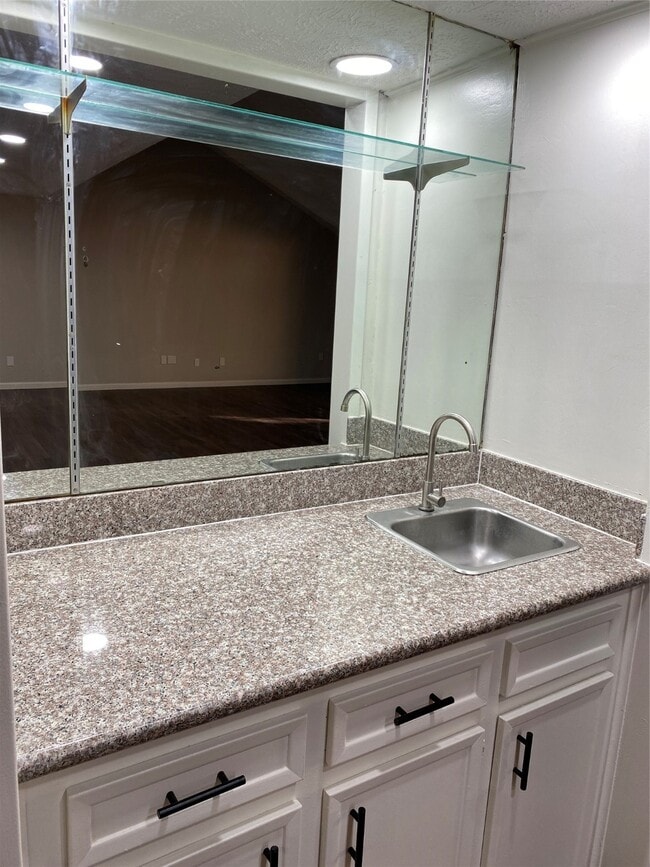 Photo - 2819 Colony Dr