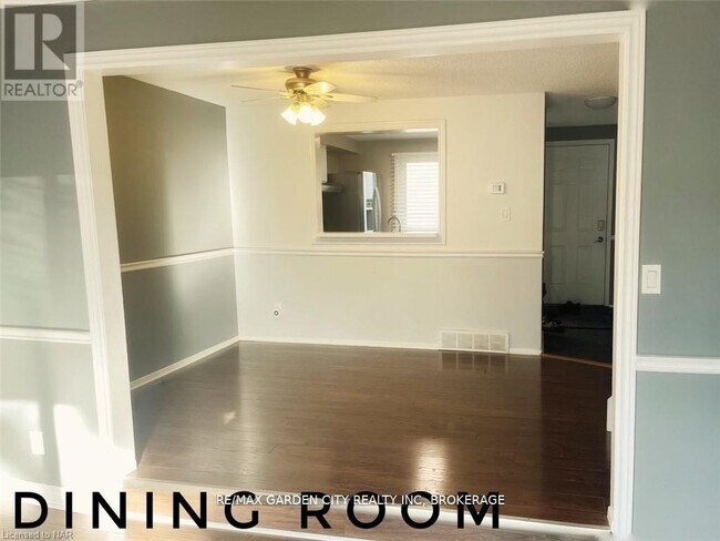 Photo - 50 Lakeshore Rd