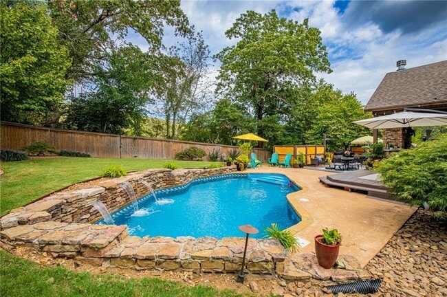 Photo - 1706 NW Autumn Ave