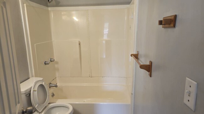 Photo - 143 Latimer Rd Unit 143