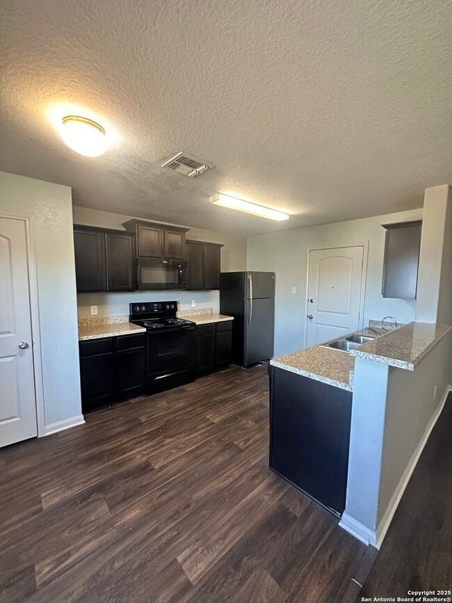 Building Photo - Move in Ready home in Foster Meadows For R...