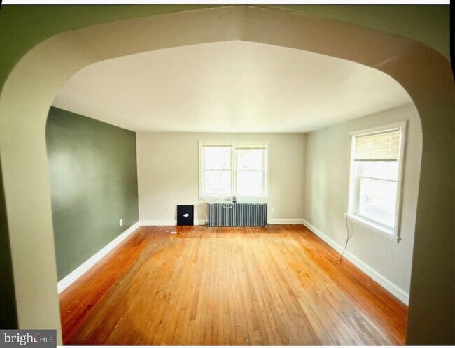 Photo - 107 E Main St