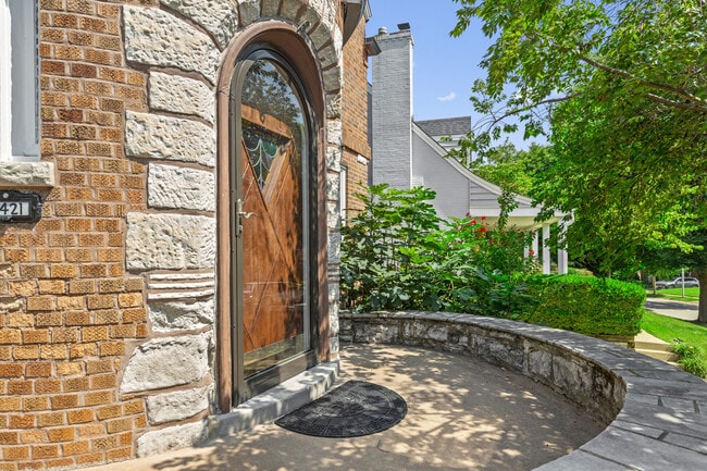 7421 Stanford Ave