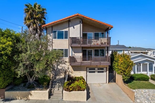 Building Photo - Top Floor Harbor View Condo 2 bed-2 bath Unit 4