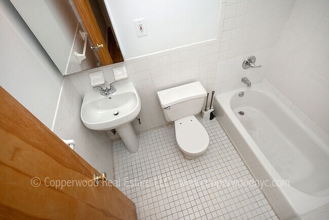 Photo - 310 E 85th St