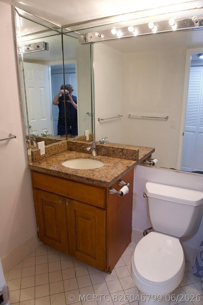 2840 NE 14th St Unit 212a