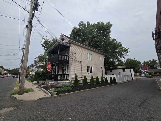 Photo - 262 Pindle Ave