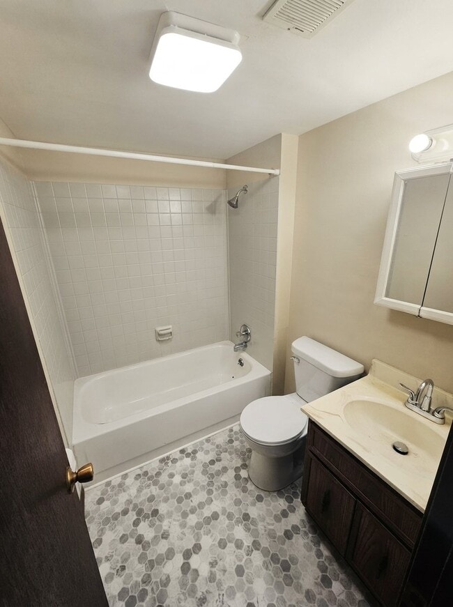 Photo - 2324 E Locust St Unit Apt 111
