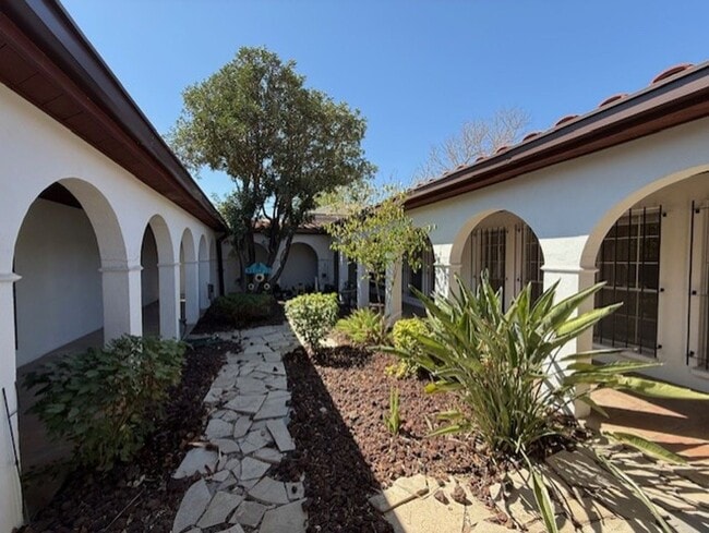 Photo - 1717 Clark Blvd Unidad 1717 Clark- B