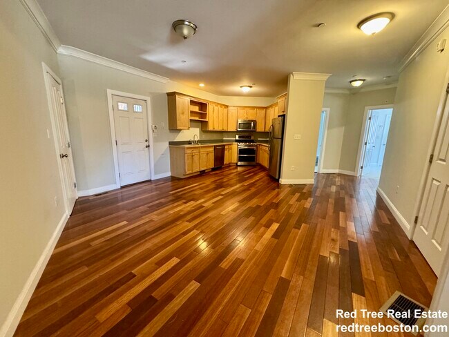 Photo - 81 Westminster Ave Unit B