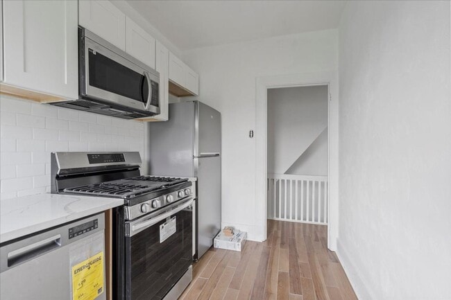 Photo - 5556-5558 Pocusset St