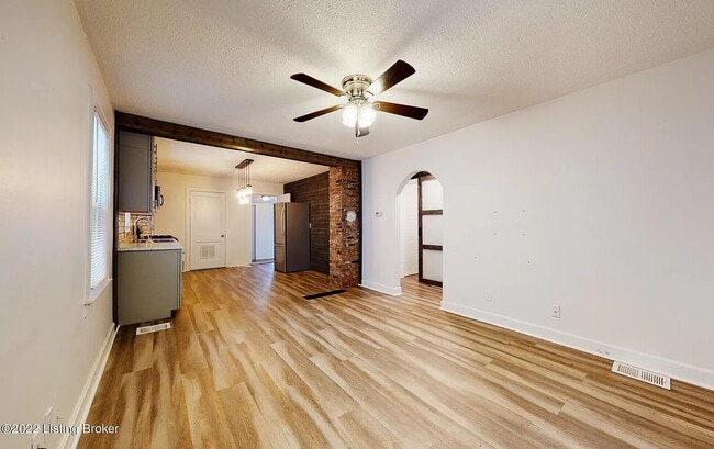 Photo - 834 W Whitney Ave