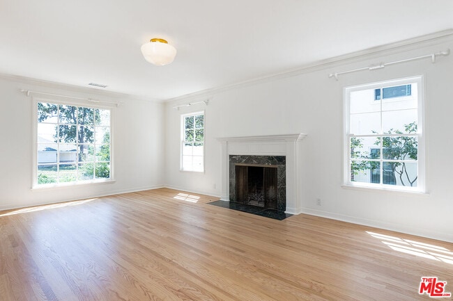 Photo - 2091 N Roosevelt Ave