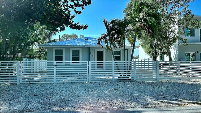 Photo - 730 Largo Rd House