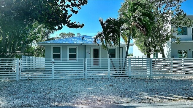 Building Photo - 730 Largo Rd Rental