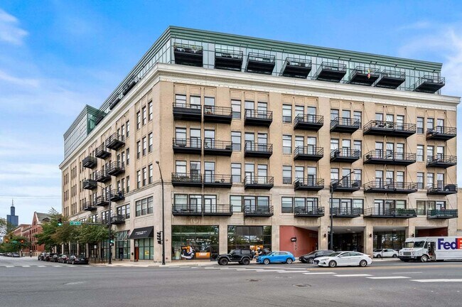 Building Photo - 1645 W Ogden Ave Unit 309