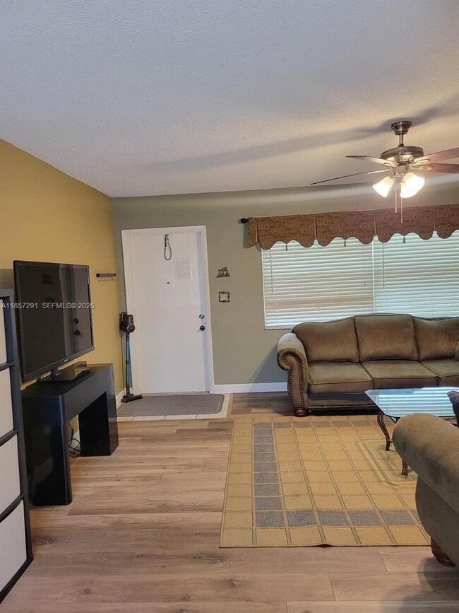 Photo - 2031 Dewey St Unit 302