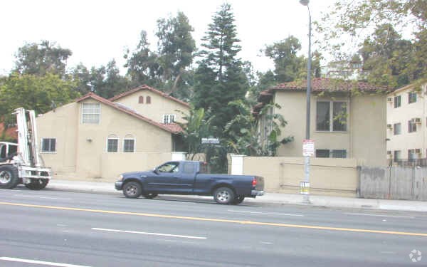 Photo - 2040-2046 1/2 N Highland Ave Apartments