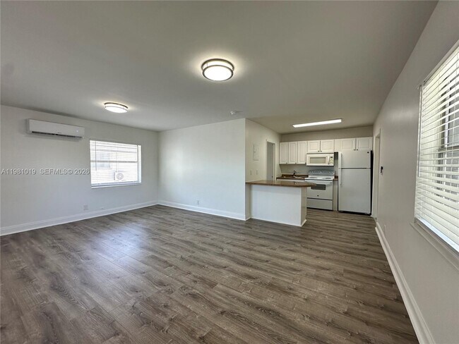 Building Photo - 1411 N Dixie Hwy Unit 4