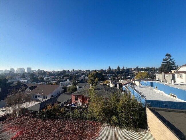 Photo - 827 Warfield Ave Unit 08