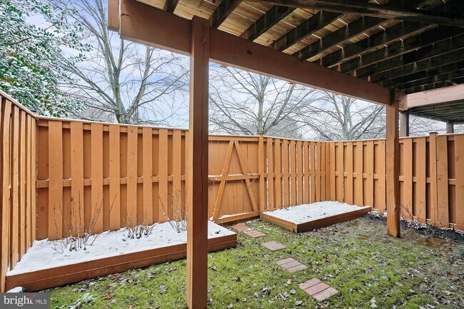 Photo - 45590 Whitcomb Square