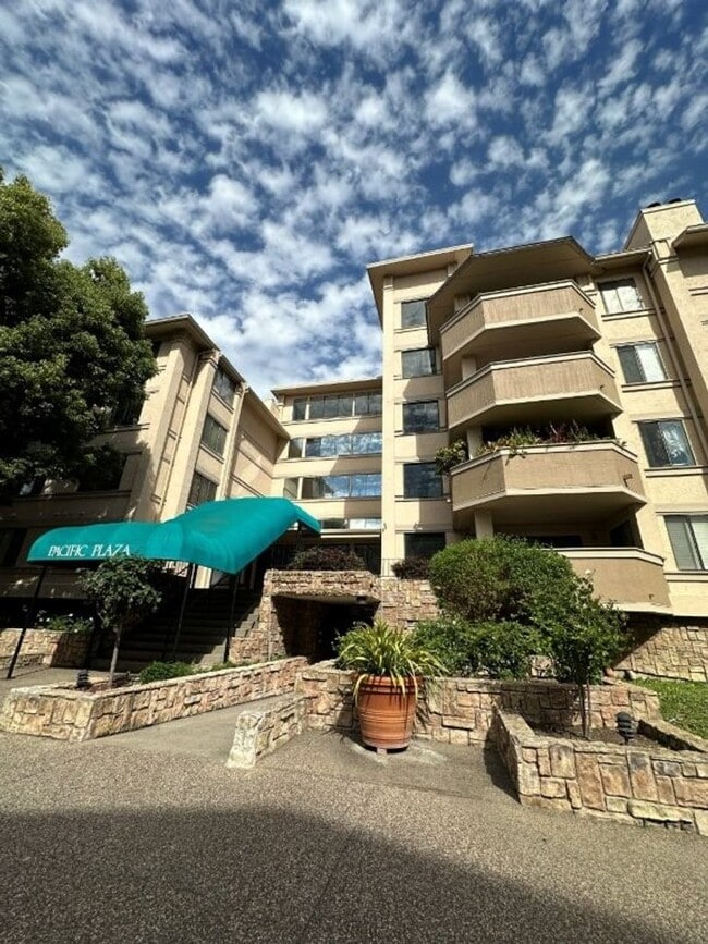 Building Photo - Nor Cal Realty, Inc - 2 bedroom 1.5 bath c... Unit 206