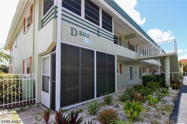 300 Valley Stream Dr Unit 12-R