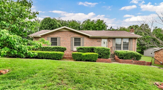 Building Photo - Wonderful 3 bed 2 bath with a modern interior