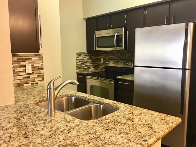 Building Photo - 2320 Gracy Farms Ln Unit 223