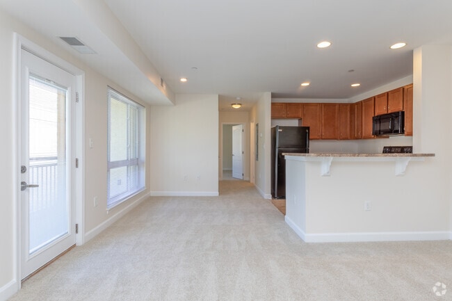 1BR, 1BA - 775 SF