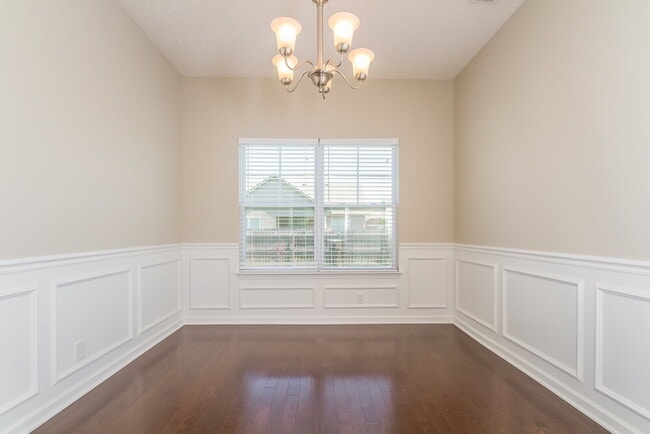 Photo - 3338 Cotswold Ln