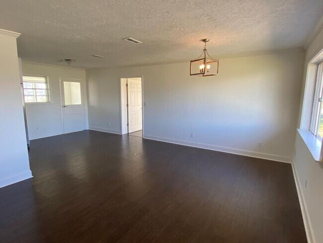 Photo - 2338 E 17th St