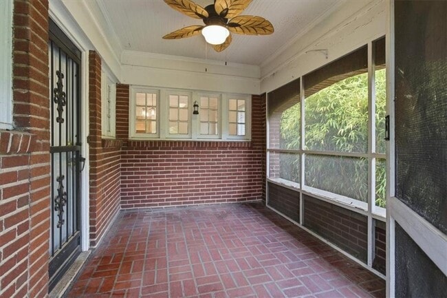 Photo - 1513 Melrose Dr SW