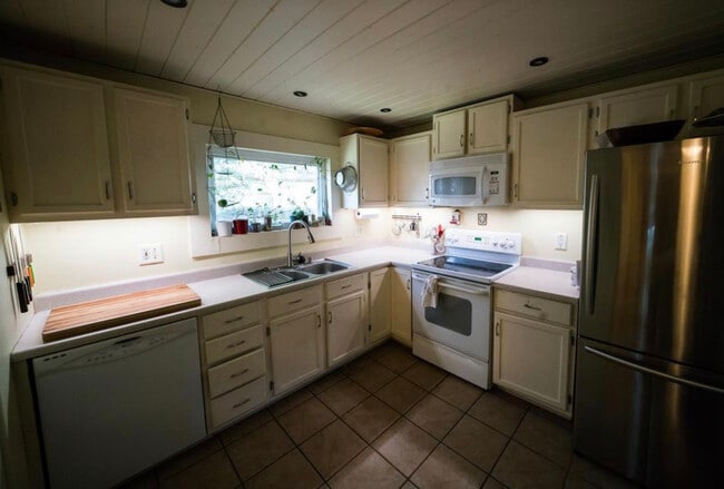 Photo - 136 S Maple St