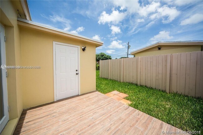 Photo - 1748 NE 180th St