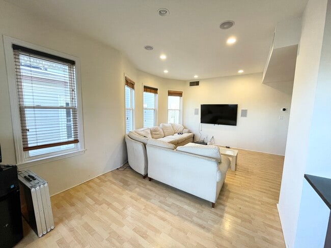 Photo - 7 Iroquois St Unit 3T