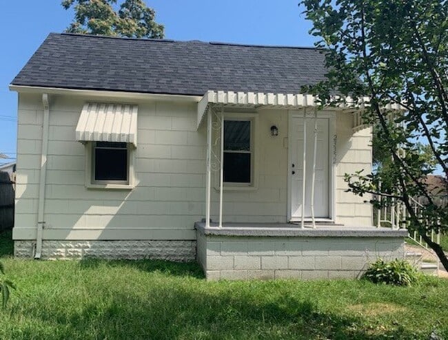 Building Photo - A Charm in Hazel Park