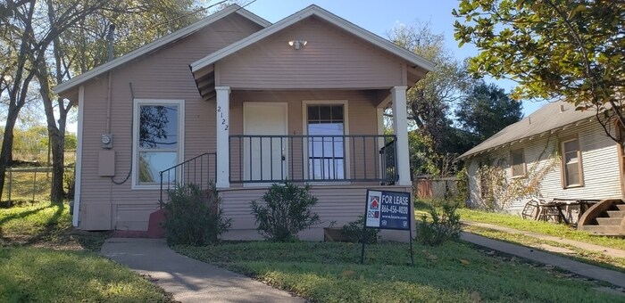Photo - 2122 Rockefeller Blvd House