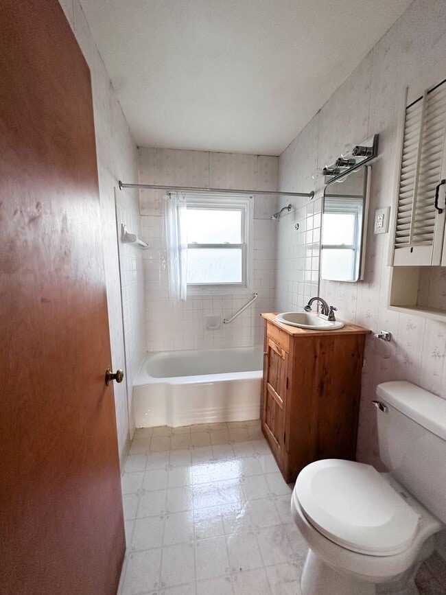 Photo - 945 Alderson Ave