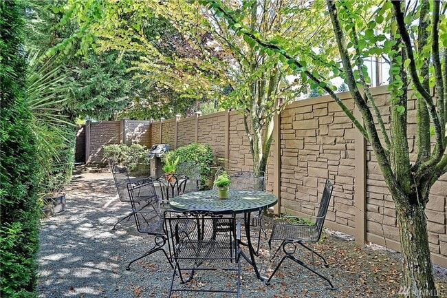 Photo - AVAILABLE AUGUST 1ST >> Beautiful Fully Remodeled 2BR/1BA Condo in Seattle! Unit B3